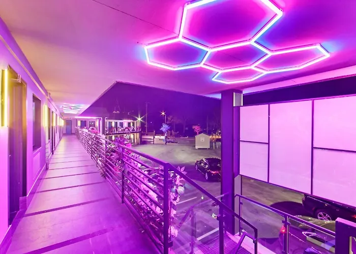 Hotel Opus Bronx Near Bay Plaza Mall